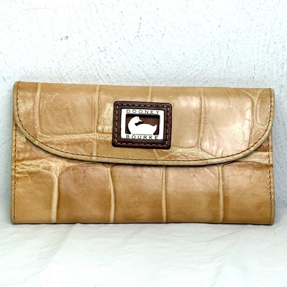 Dooney & Bourke Continental Crocodile Embossed Leather Wallet Neutral Tan - Picture 2 of 13